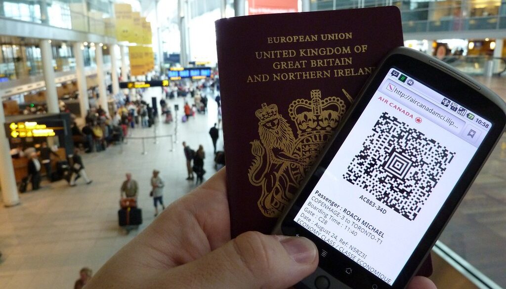 passaporto e biglietto elettronico