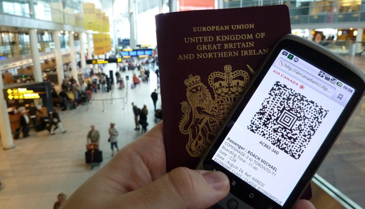 passaporto e biglietto elettronico