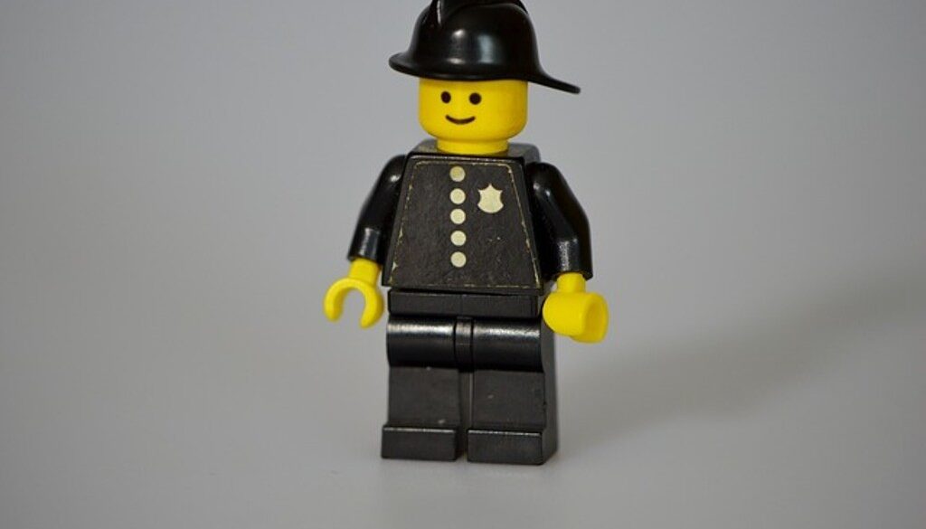 pupazzetto lego poliziotto