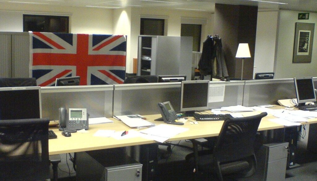 Ufficio con bandiera inglse