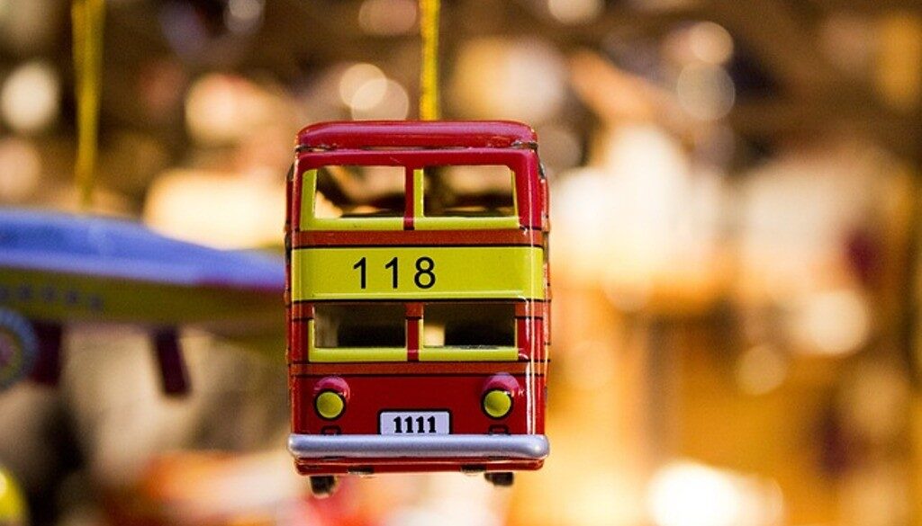 autobus giocattolo. Se vuoi diventare autista di bus, qui trovi le informazioni che ti servono