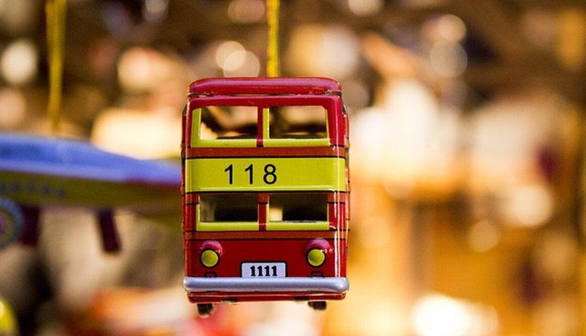 autobus giocattolo. Se vuoi diventare autista di bus, qui trovi le informazioni che ti servono