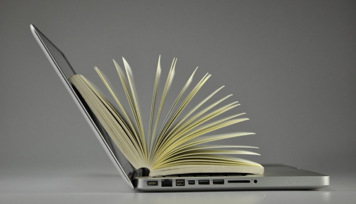 laptop con agenda all'interno