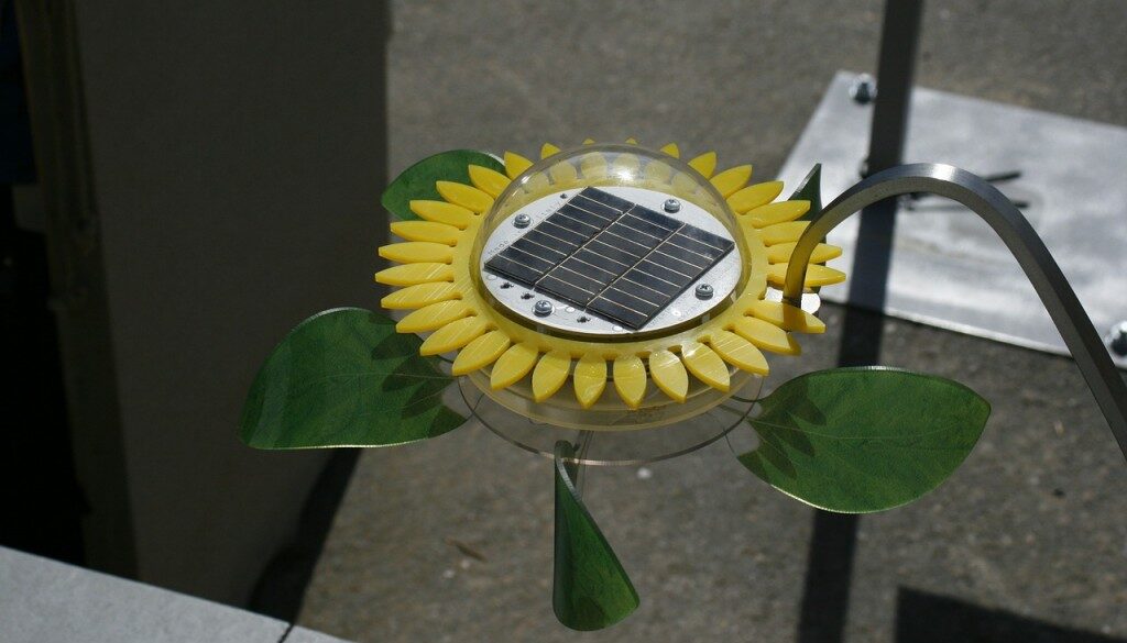 mini pannello solare a forma di girasole