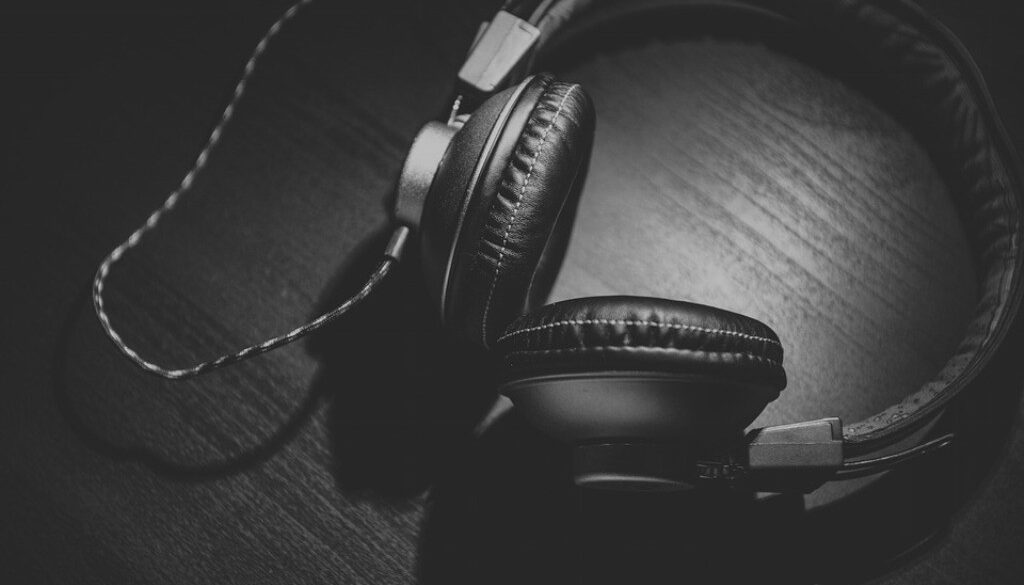 cuffie, uno degli strumenti di lavoro dell'interprete