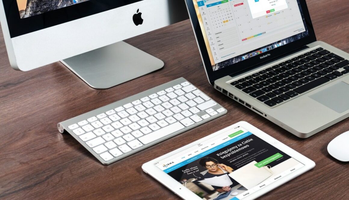 mac e ipad su scrivania