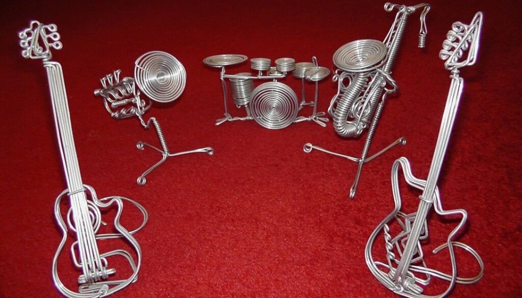 strumenti musicali in filo di ferro
