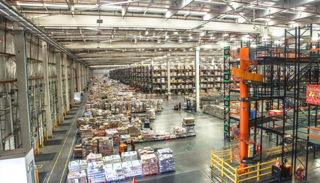 distribution-center-1136510_1280