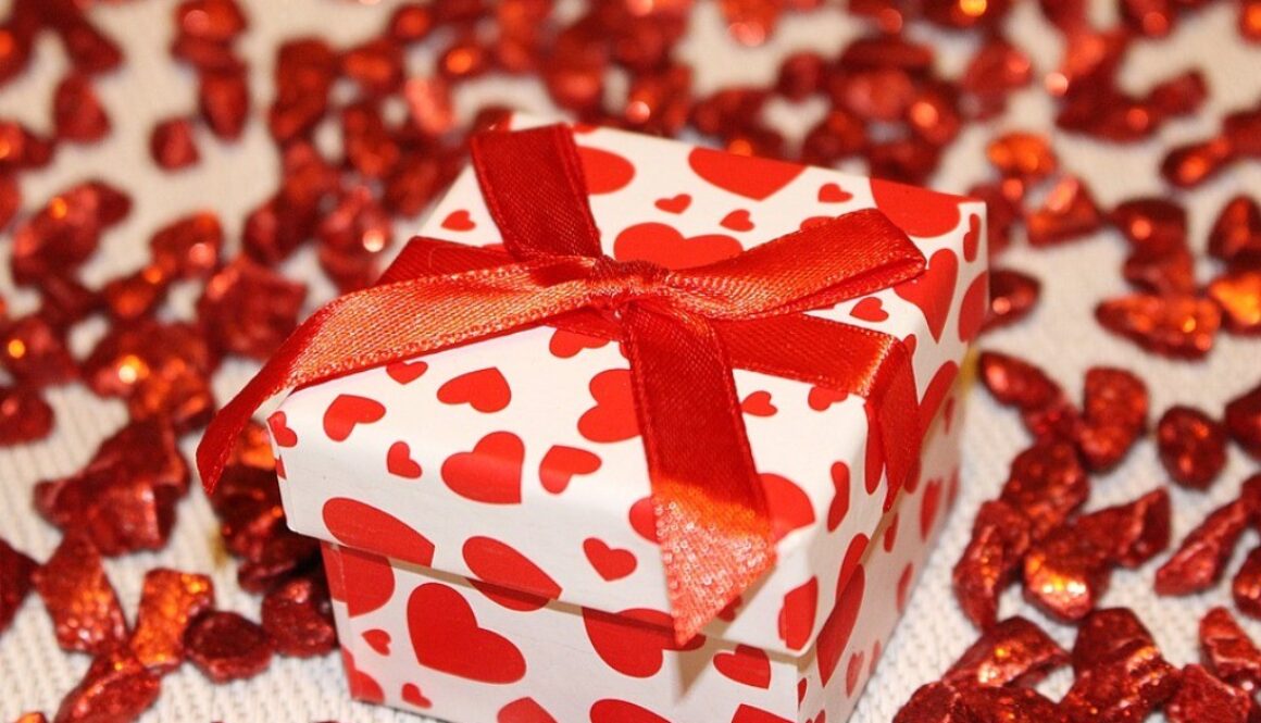 pacchetto regalo e pepite rosse
