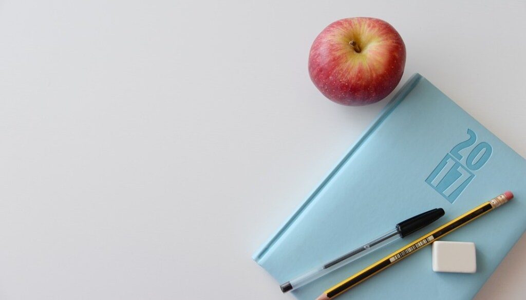 agenda, penne mela su scrivania