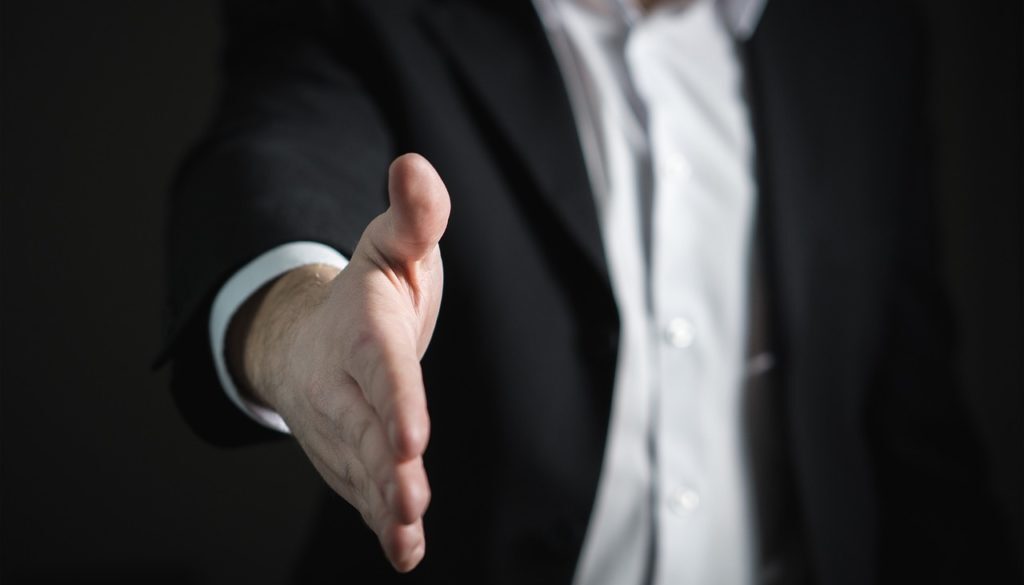 handshake-2056023_1280