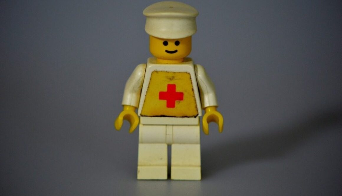 pupazzetto infermiere