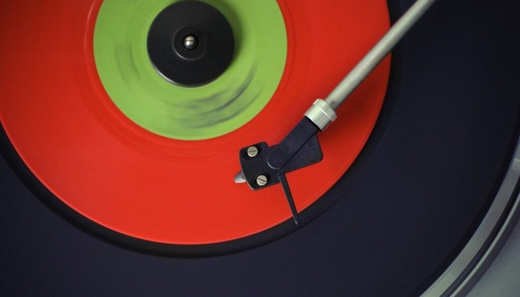 vinile colorato nero rosso e verde