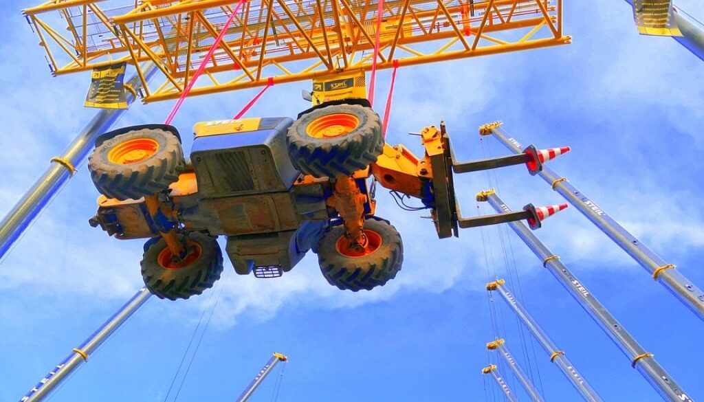 muletto sospeso su gru