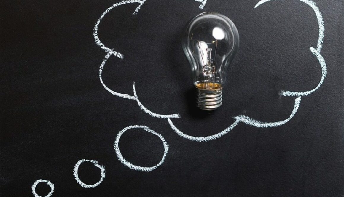 lampadina su lavagna