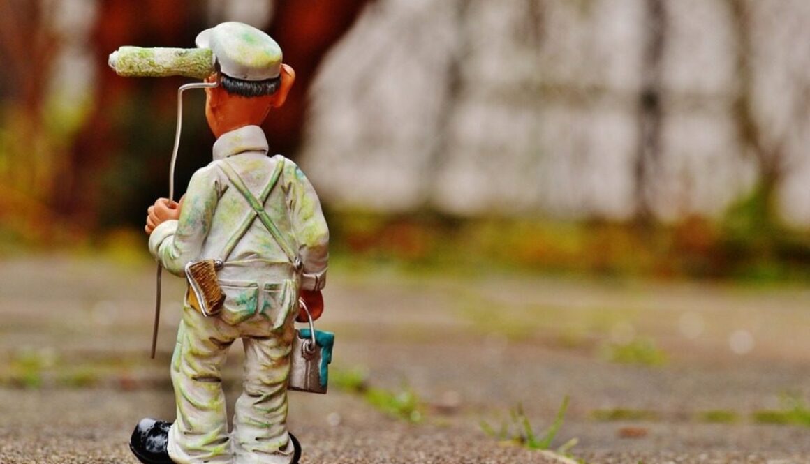 pupazzetto imbianchino di spalle