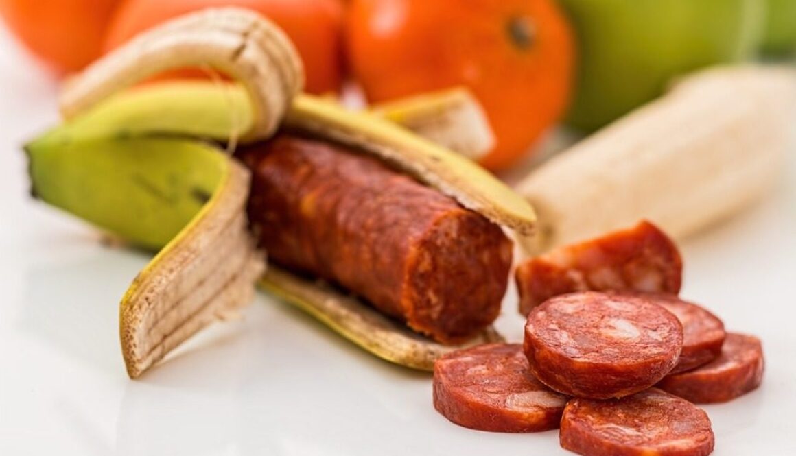 salamino infilato in buccia di banana