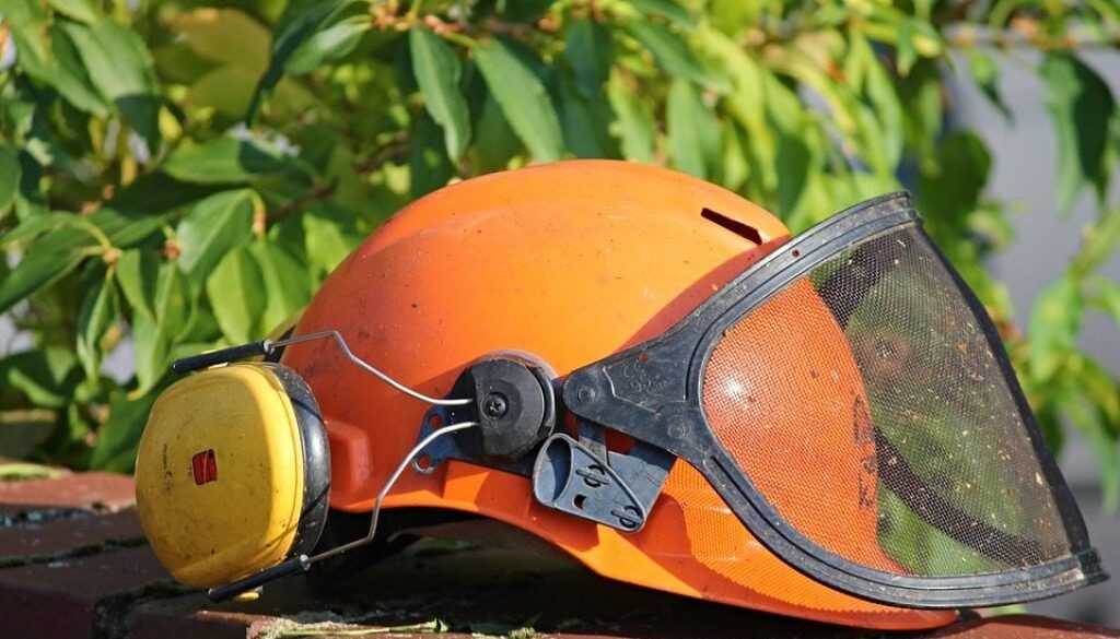 elmetto di protezione per giardiniere