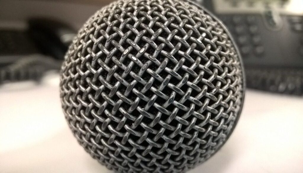 microfono in primissimo piano