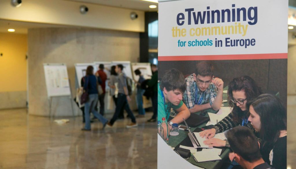 eTwinning: un manuale e un libro gratuiti per le scuole