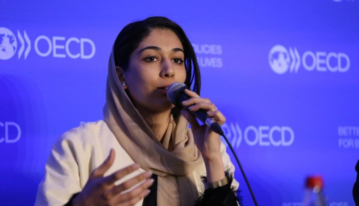 Hajer Sharief, Jeune Ambassadrice et Fondatrice de Coardaid et de Together we build it en Libye, au Forum de l’OCDE pour le développement