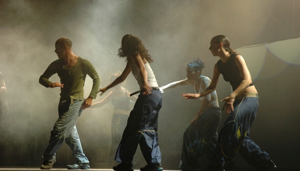 performance teatrale di ragazzi