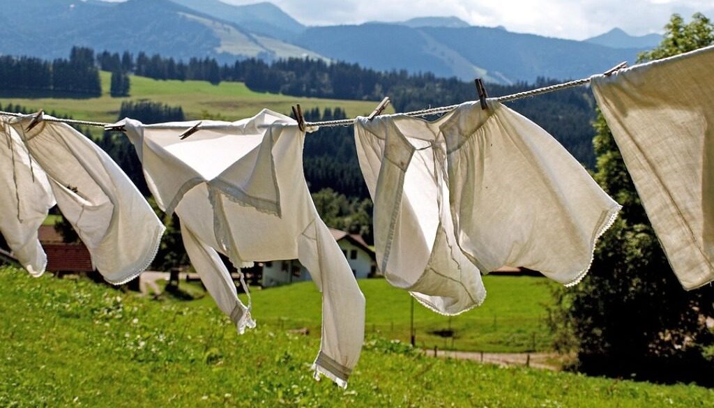 biancheria stesa al sole