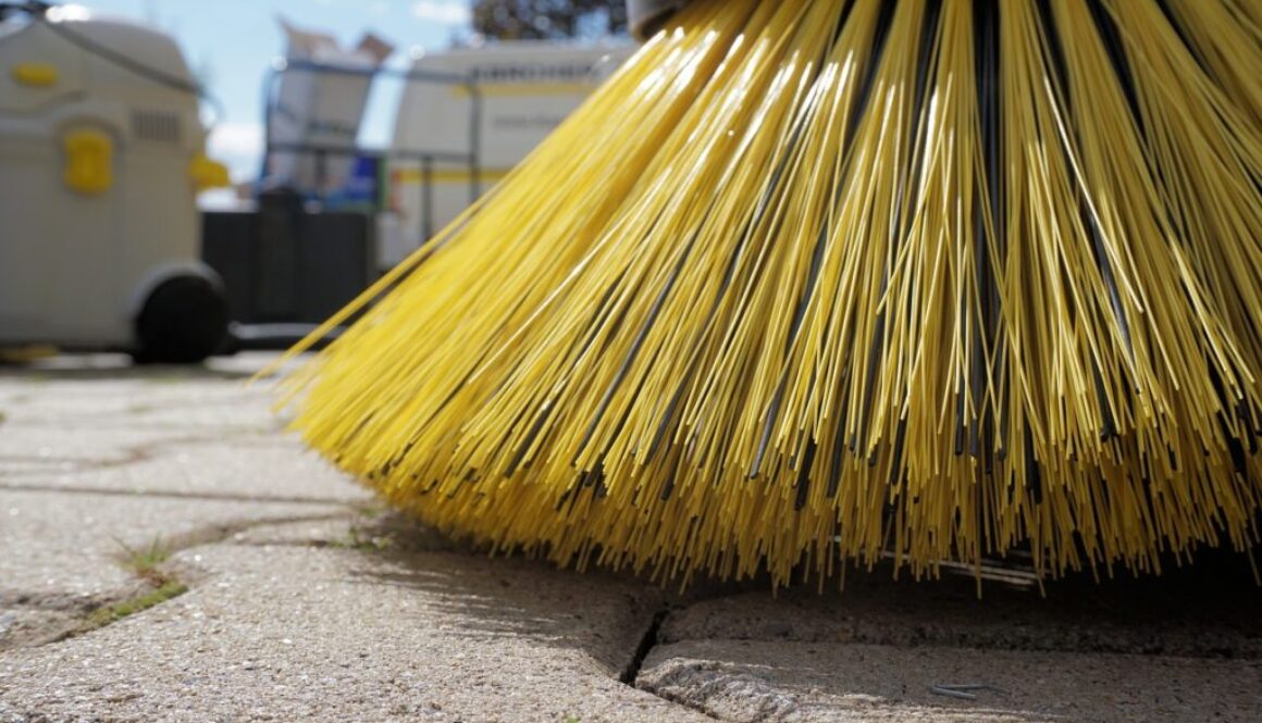 sweeper-1687444_1280