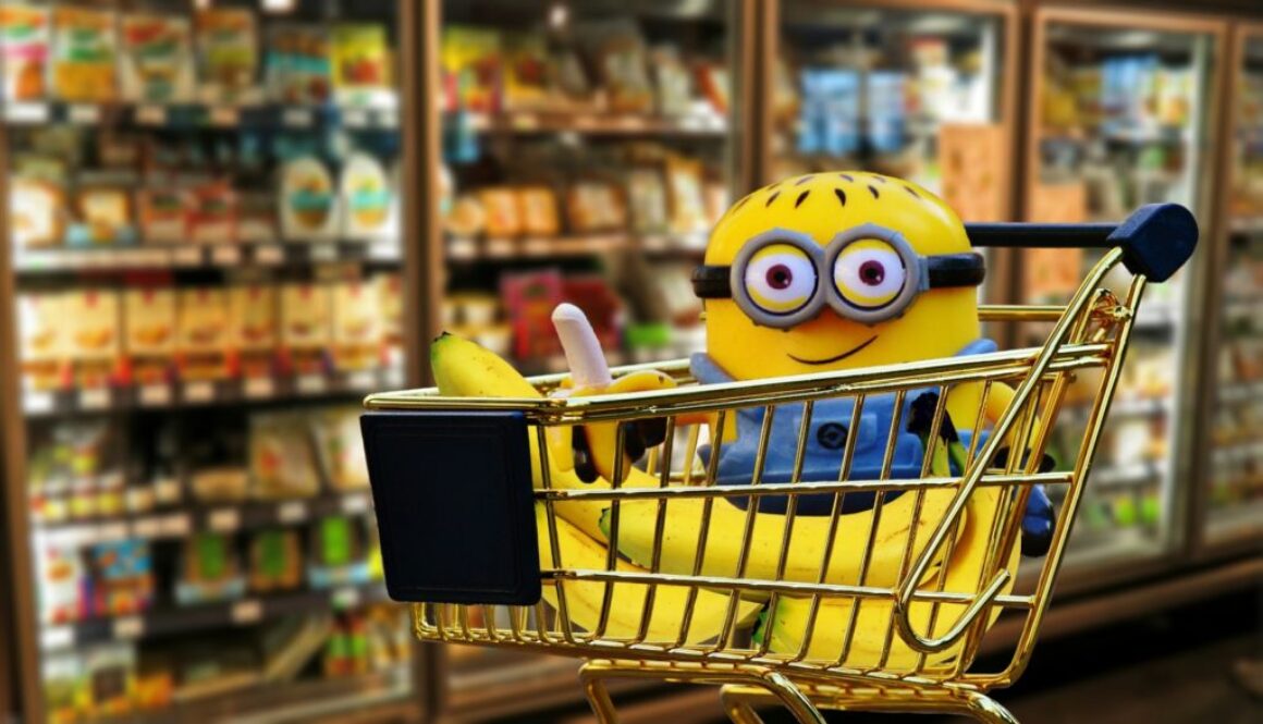 minion in un carrello del supermercato