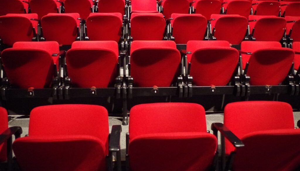 poltroncine rosse di un teatro