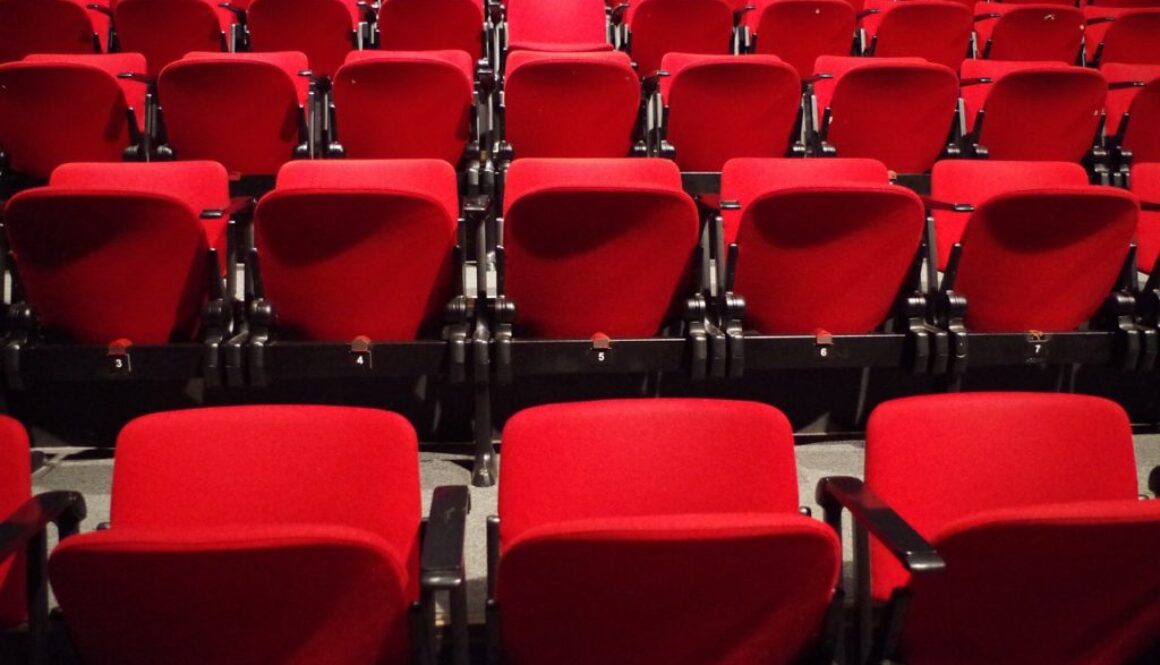 poltroncine rosse di un teatro