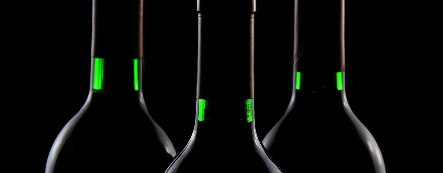 Disegna the coolest wine bottle!