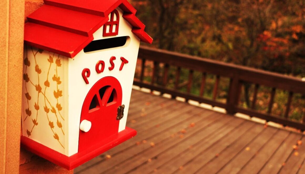 cassetta della posta a forma di casetta