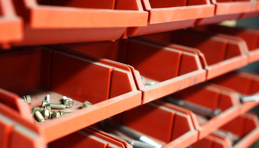 scaffali per viti e bulloni