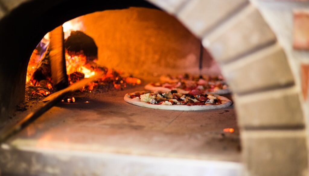 pizza in forno a legna