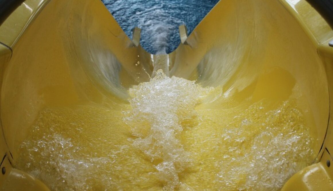 dettaglio di scivolo giallo