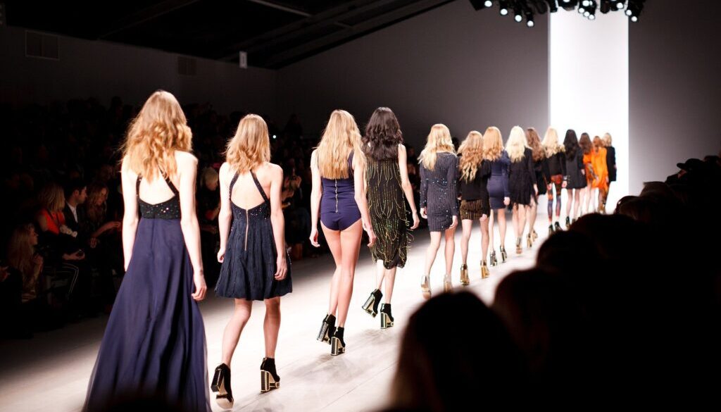 catwalk-1840941_1920