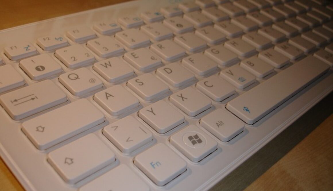 tastiera bianca di gomma