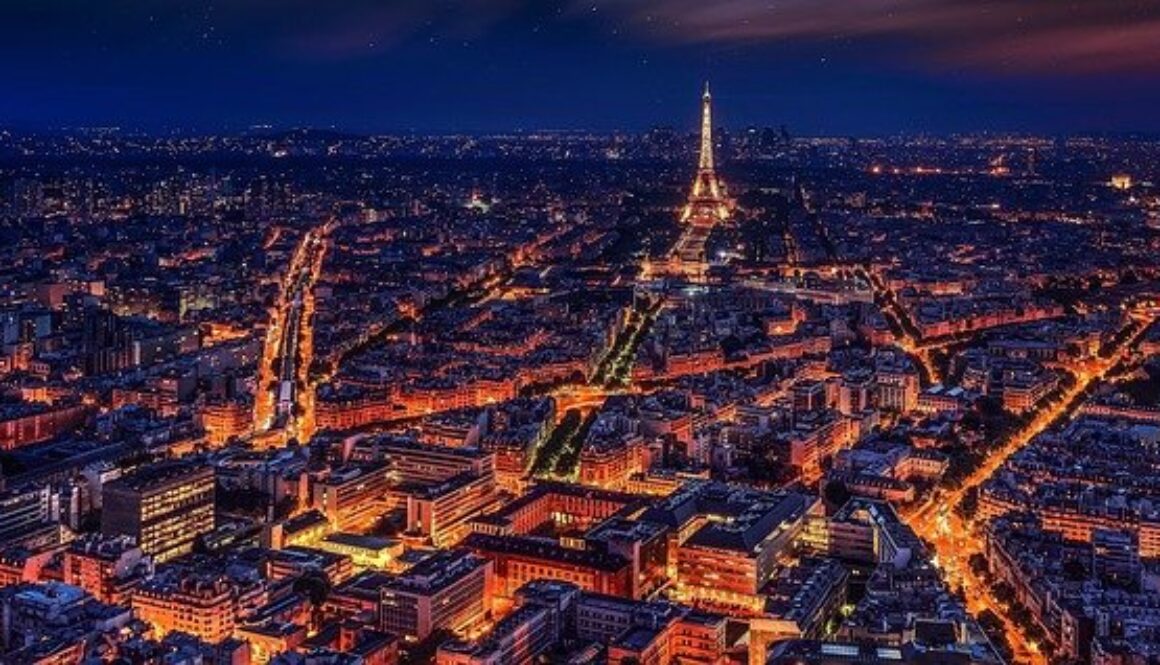 veduta dall'alto di una parte di Parigi di notte