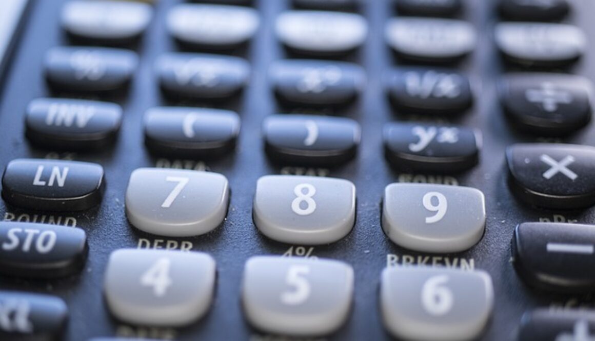 primo piano di tastiera di calcolatrice