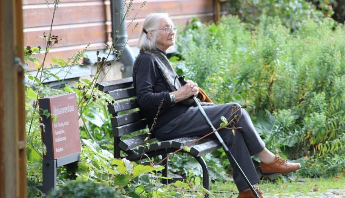 woman-g44edbbd7d_640