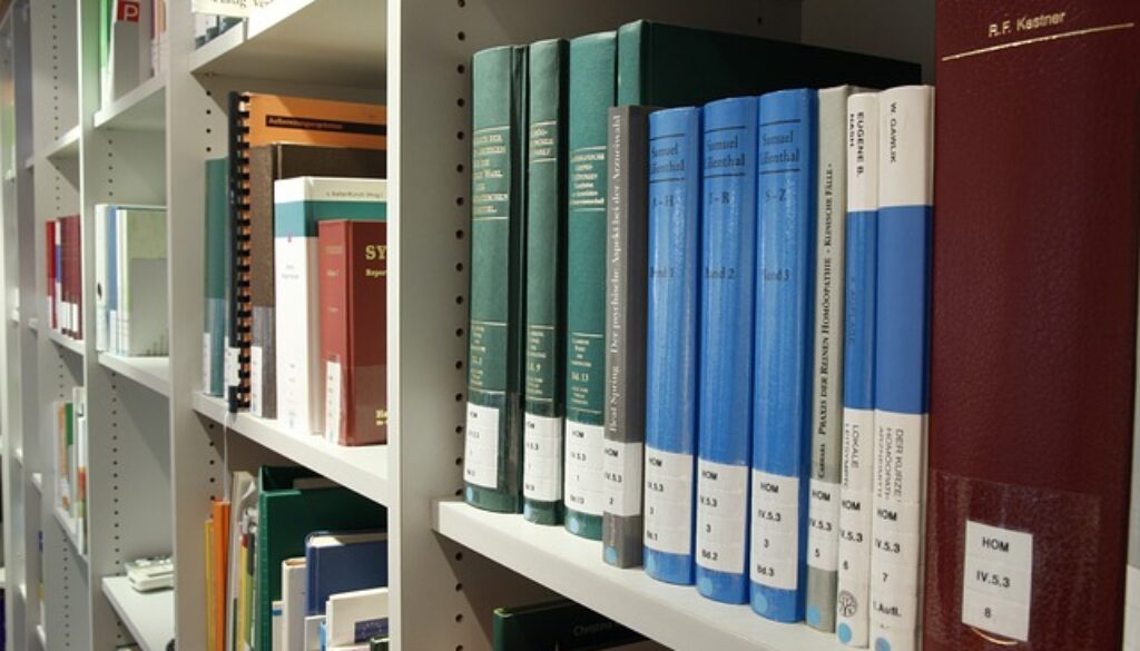 scaffali libri giuridici