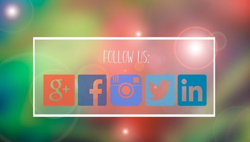 immagine con loghi social e scritta follow us