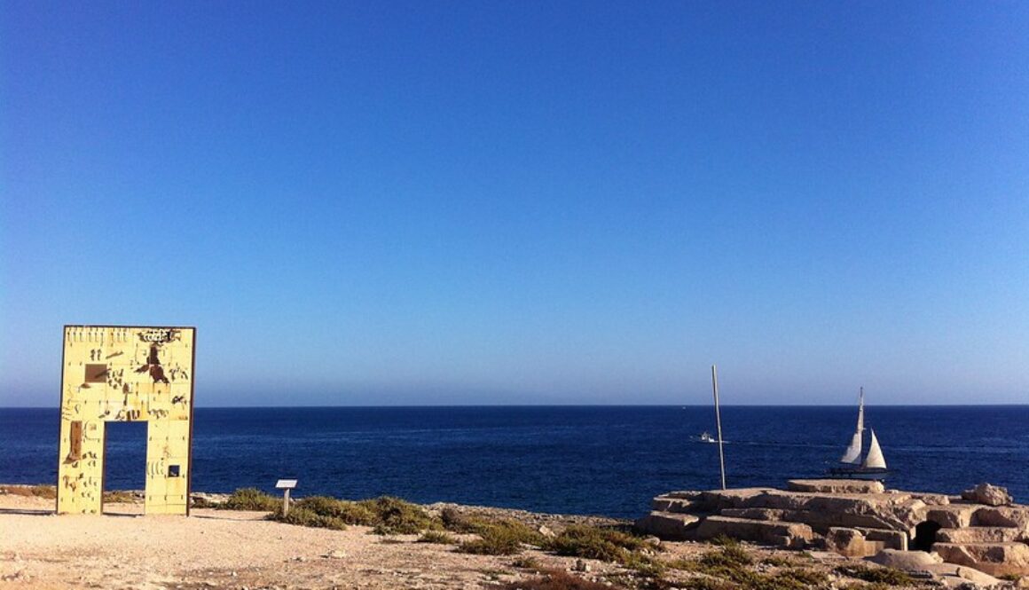 "Porta di LampedusaPorta d'Europa di Mimmo Paladino, monumento per i migranti deceduti e dispersi in mare
