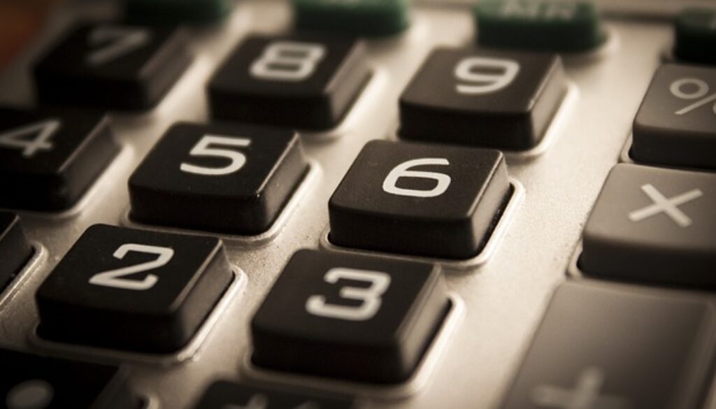 primo piano di tastiera di calcolatrice
