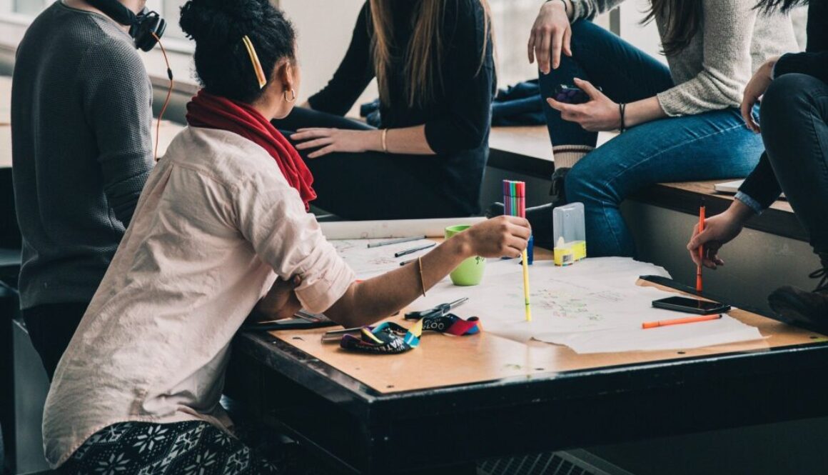 people-g6a3619f41_1920