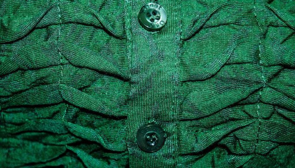 dettaglio maglia verde