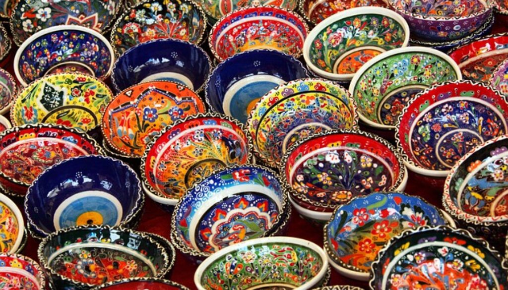 ciotole di ceramica colorate