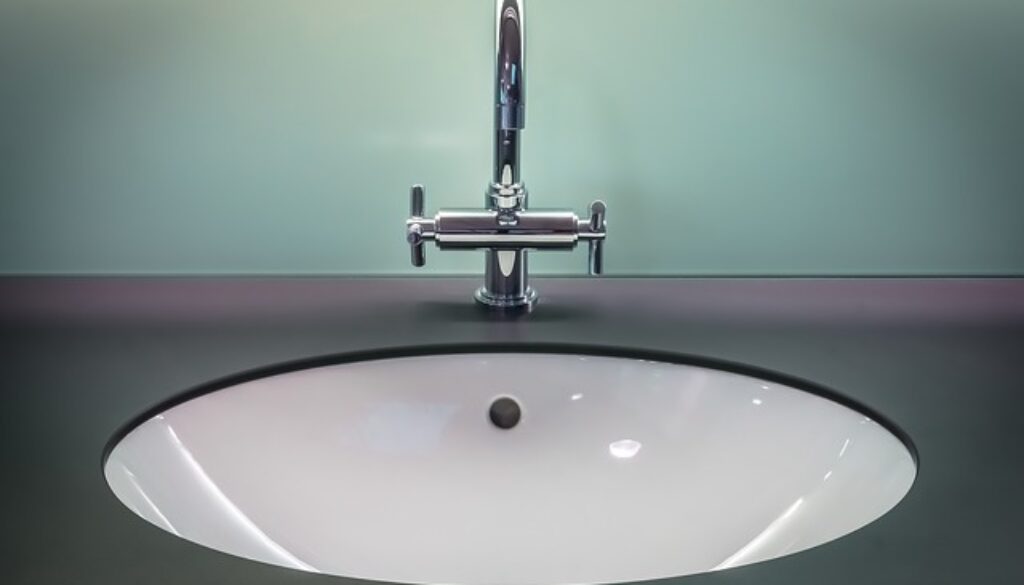 rubinetto e lavandino