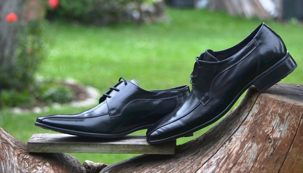 scarpe nere da uomo